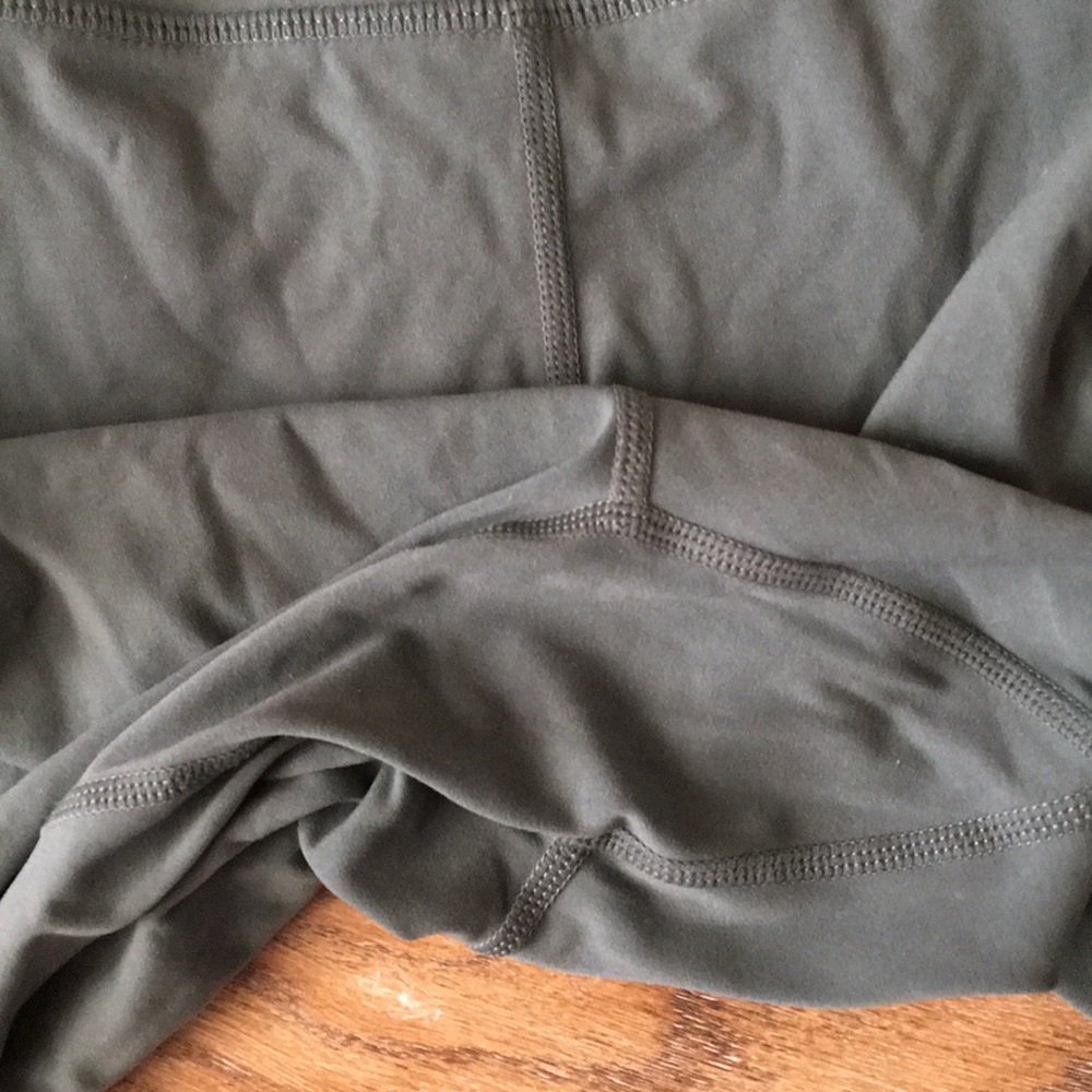 BuffBunny Crop Leggings - Picture 4 of 7